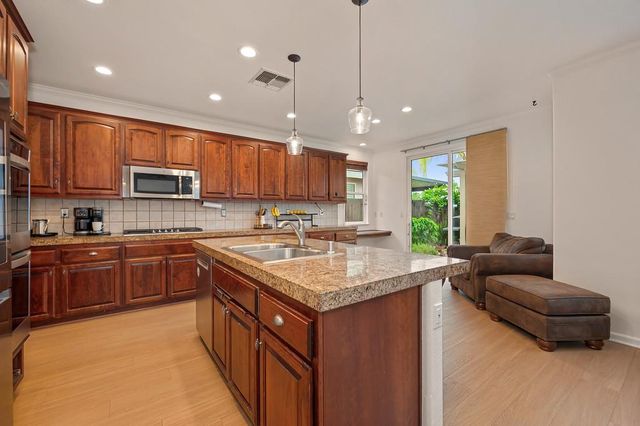 817 Sheffield Ln, Lincoln, CA 95648