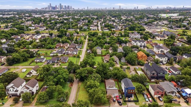 842 E 40th Street, North Houston, TX 77022