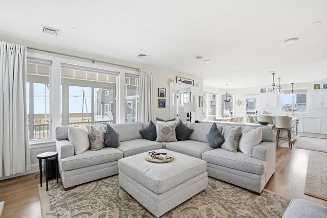 135 Glades Rd, Scituate, MA 02066