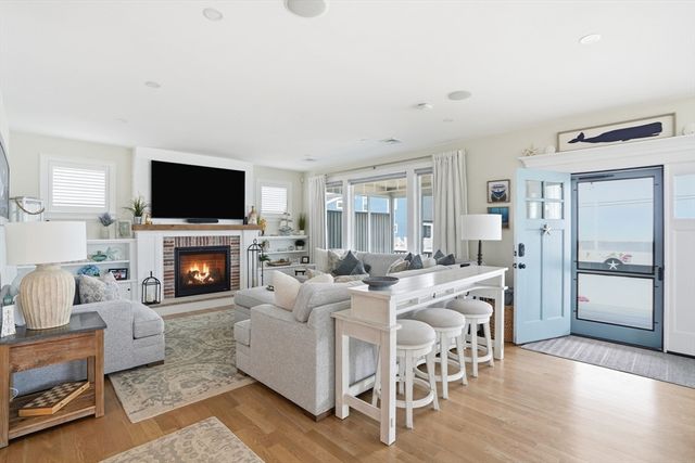 135 Glades Rd, Scituate, MA 02066