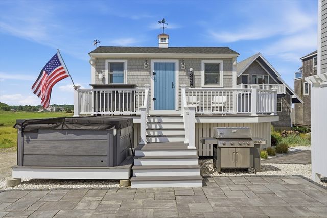 135 Glades Rd, Scituate, MA 02066