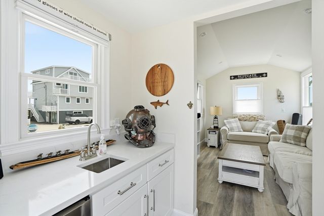 135 Glades Rd, Scituate, MA 02066