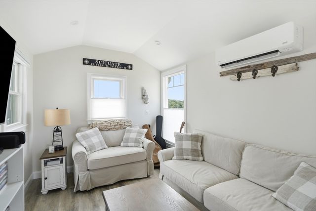 135 Glades Rd, Scituate, MA 02066