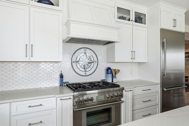 135 Glades Rd, Scituate, MA 02066