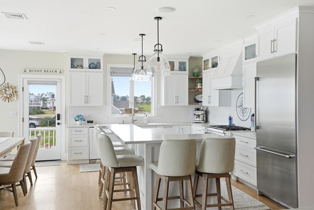 135 Glades Rd, Scituate, MA 02066
