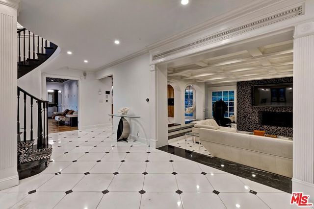 725 N Faring Road, Los Angeles, CA 90077