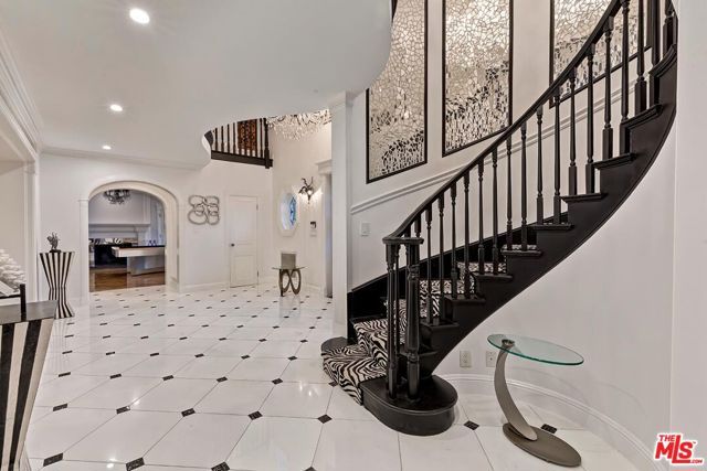 725 N Faring Road, Los Angeles, CA 90077