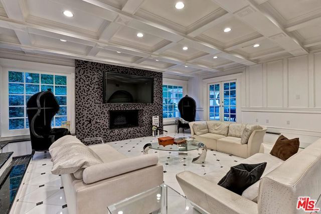 725 N Faring Road, Los Angeles, CA 90077