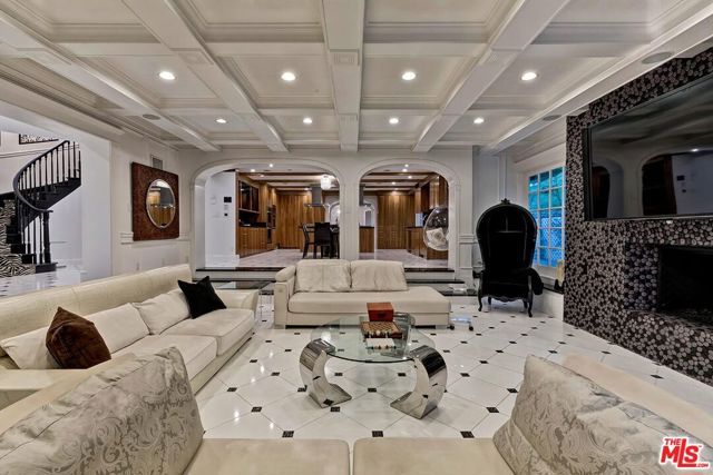 725 N Faring Road, Los Angeles, CA 90077