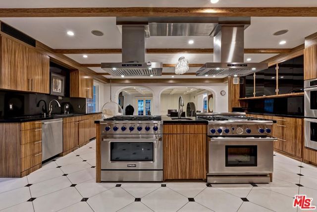 725 N Faring Road, Los Angeles, CA 90077