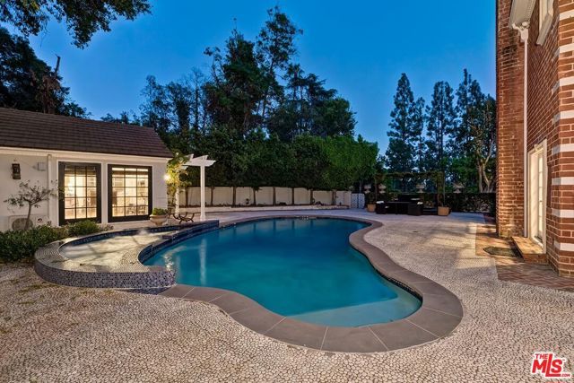 725 N Faring Road, Los Angeles, CA 90077