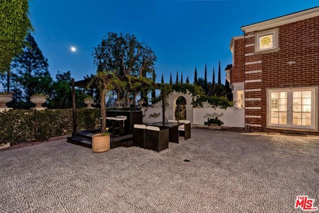 725 N Faring Road, Los Angeles, CA 90077