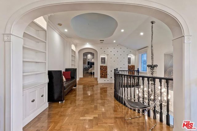 725 N Faring Road, Los Angeles, CA 90077