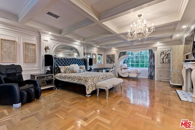 725 N Faring Road, Los Angeles, CA 90077