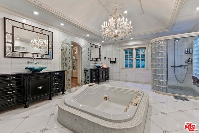 725 N Faring Road, Los Angeles, CA 90077