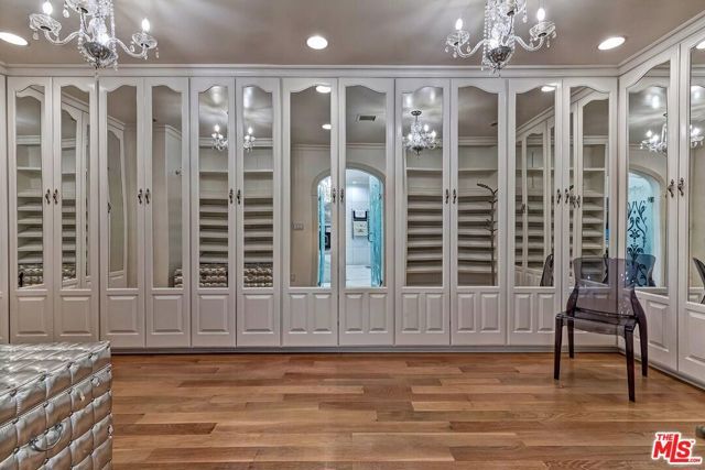 725 N Faring Road, Los Angeles, CA 90077