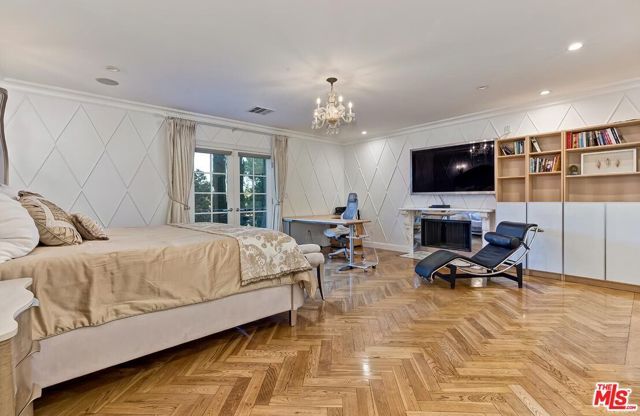 725 N Faring Road, Los Angeles, CA 90077