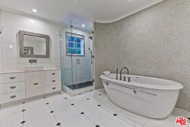 725 N Faring Road, Los Angeles, CA 90077