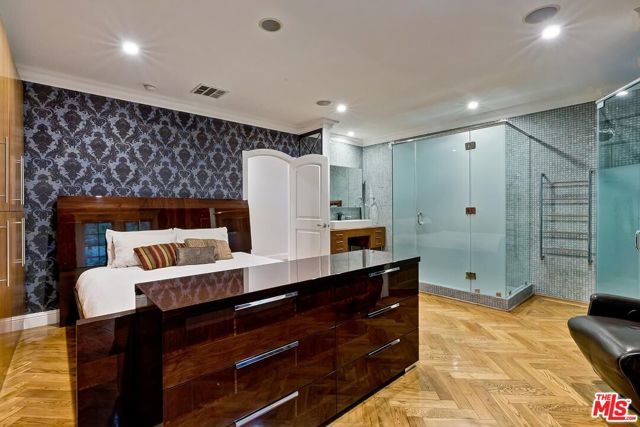 725 N Faring Road, Los Angeles, CA 90077