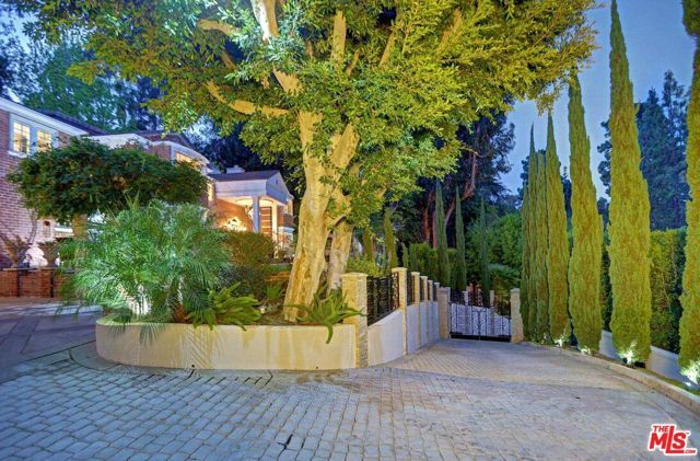 725 N Faring Road, Los Angeles, CA 90077