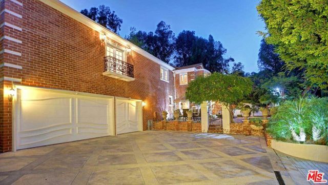 725 N Faring Road, Los Angeles, CA 90077