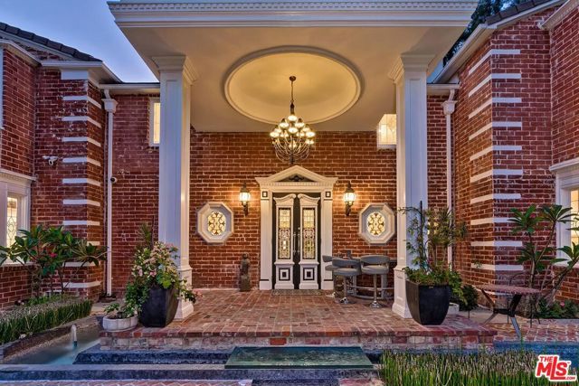 725 N Faring Road, Los Angeles, CA 90077