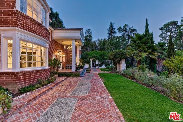 725 N Faring Road, Los Angeles, CA 90077