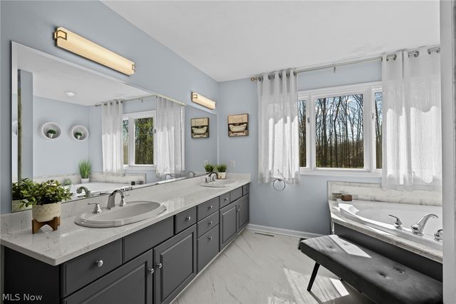 6162 Chagrin Highlands Drive, Solon, OH 44139
