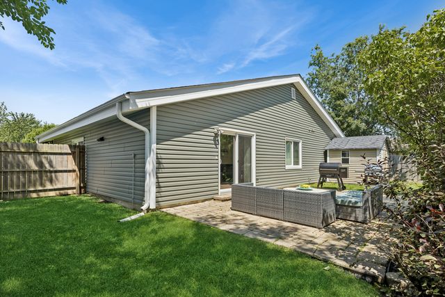 5813 E Beverly Circle, Hanover Park, IL 60133