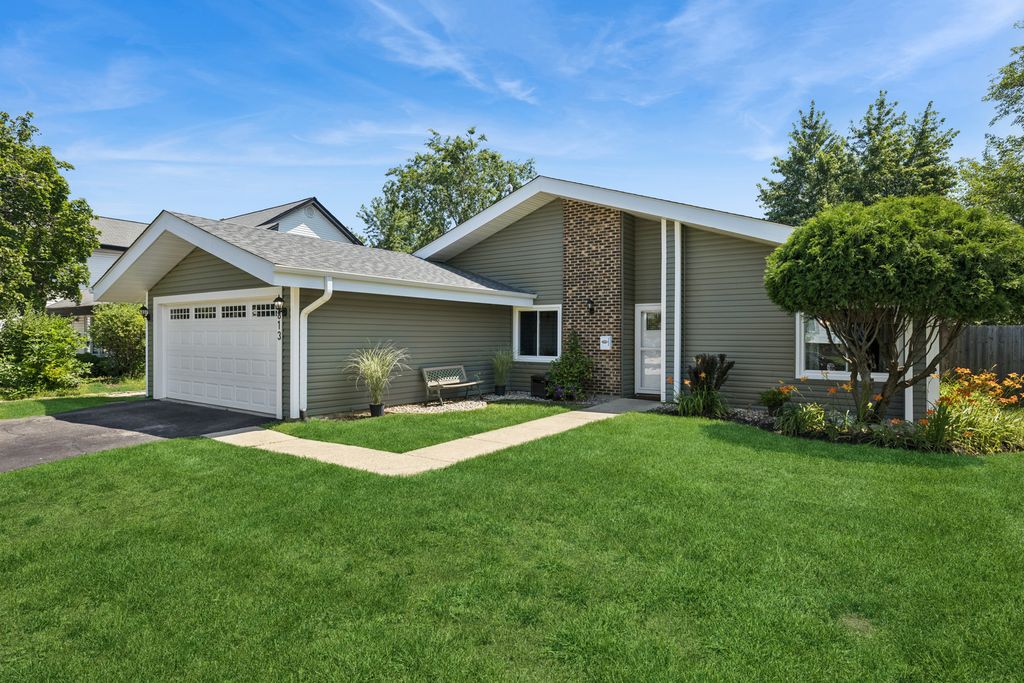 5813 E Beverly Circle, Hanover Park, IL 60133