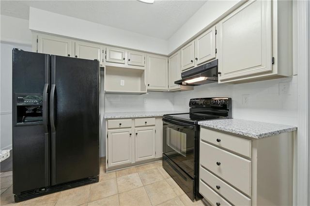 175 Old Mill, Fayetteville, GA 30214