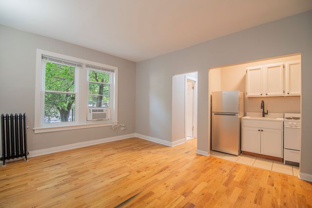 1414 W Pratt Boulevard 220, Chicago, IL 60626