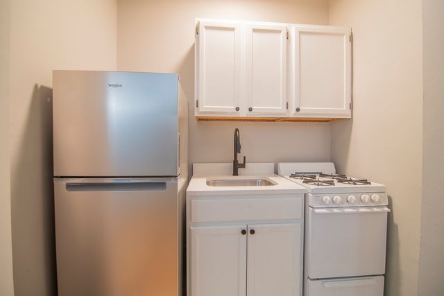 1414 W Pratt Boulevard 220, Chicago, IL 60626