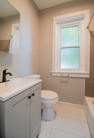 1414 W Pratt Boulevard 220, Chicago, IL 60626