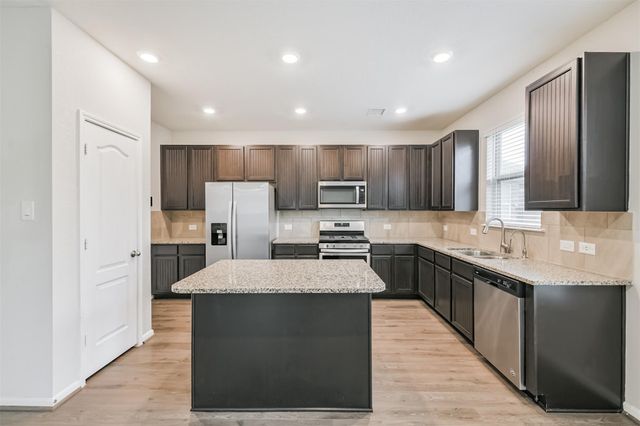 2036 Elkington Circle, Conroe, TX 77304