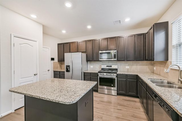 2036 Elkington Circle, Conroe, TX 77304