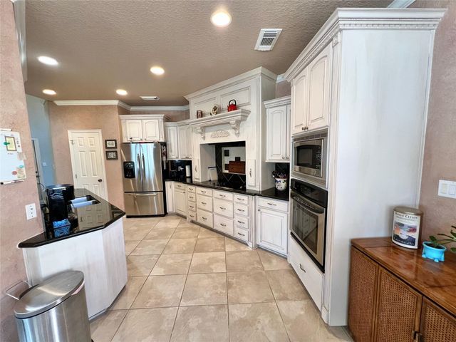 107 Widgeon Drive, Clute, TX 77531