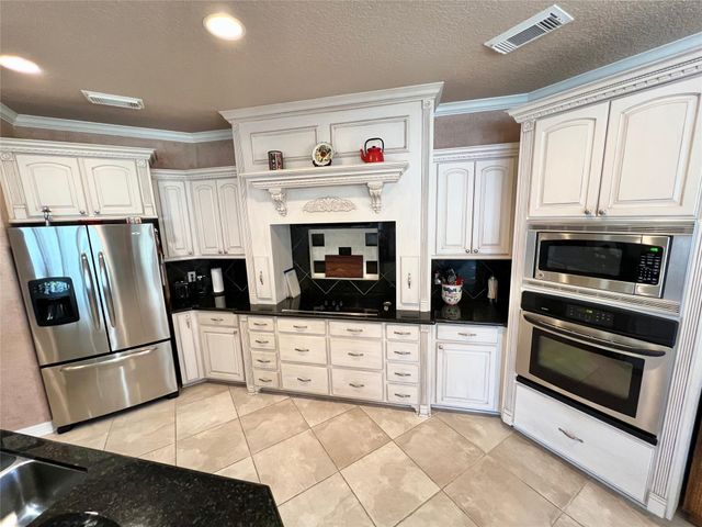 107 Widgeon Drive, Clute, TX 77531