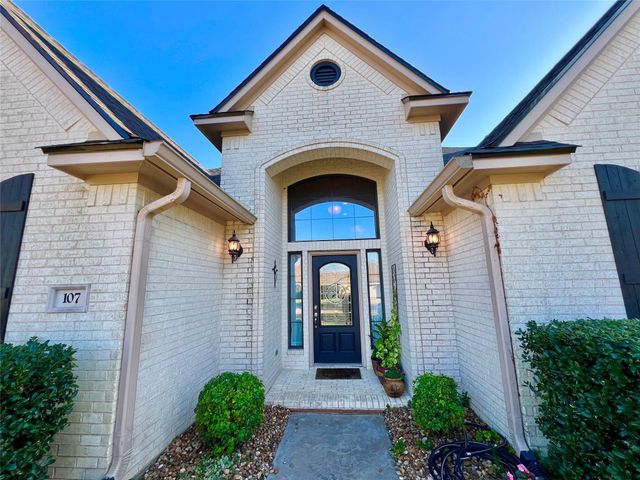 107 Widgeon Drive, Clute, TX 77531