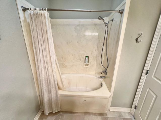 107 Widgeon Drive, Clute, TX 77531