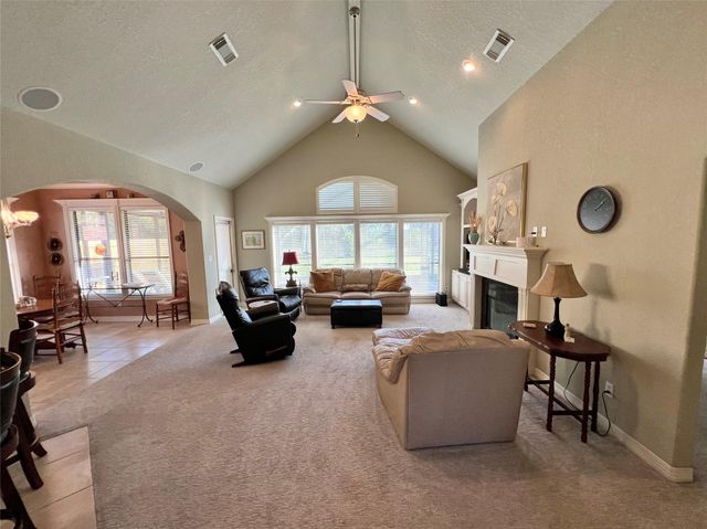 107 Widgeon Drive, Clute, TX 77531