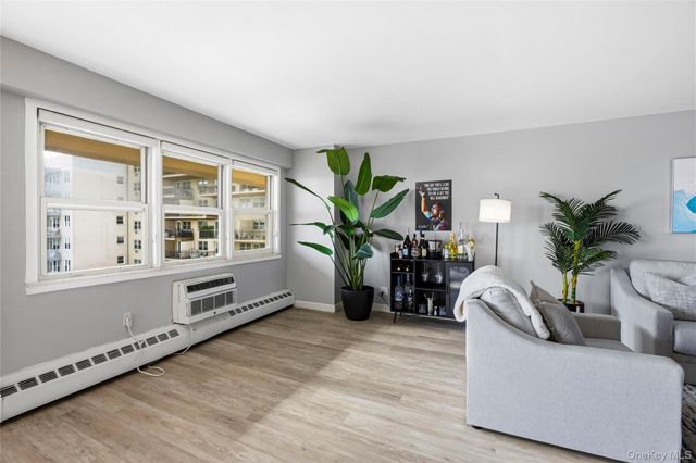 25 Neptune Boulevard 4H, Long Beach, NY 11561