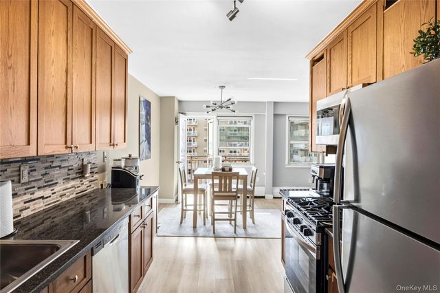 25 Neptune Boulevard 4H, Long Beach, NY 11561