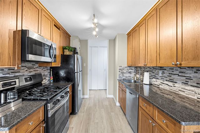 25 Neptune Boulevard 4H, Long Beach, NY 11561