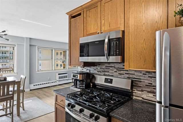 25 Neptune Boulevard 4H, Long Beach, NY 11561