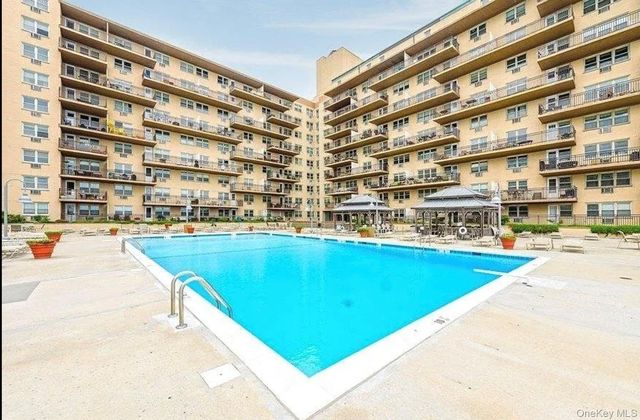 25 Neptune Boulevard 4H, Long Beach, NY 11561