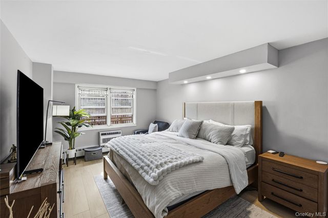 25 Neptune Boulevard 4H, Long Beach, NY 11561