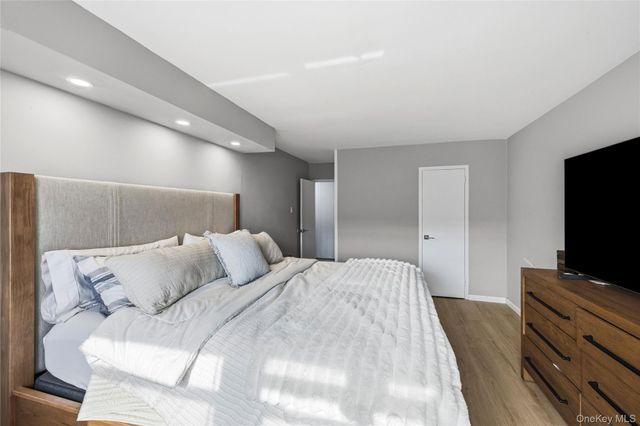 25 Neptune Boulevard 4H, Long Beach, NY 11561