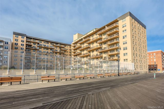 25 Neptune Boulevard 4H, Long Beach, NY 11561