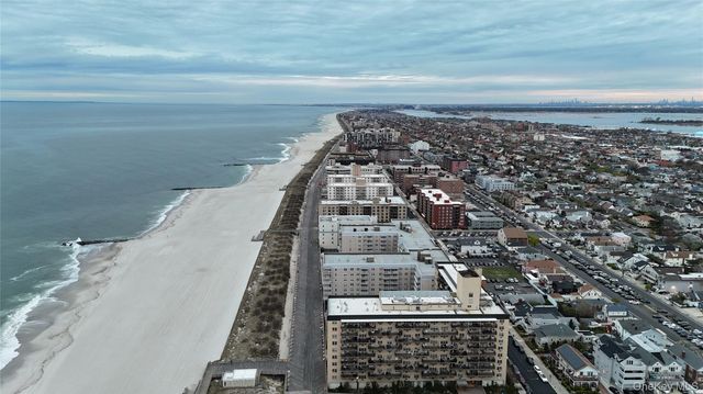 25 Neptune Boulevard 4H, Long Beach, NY 11561